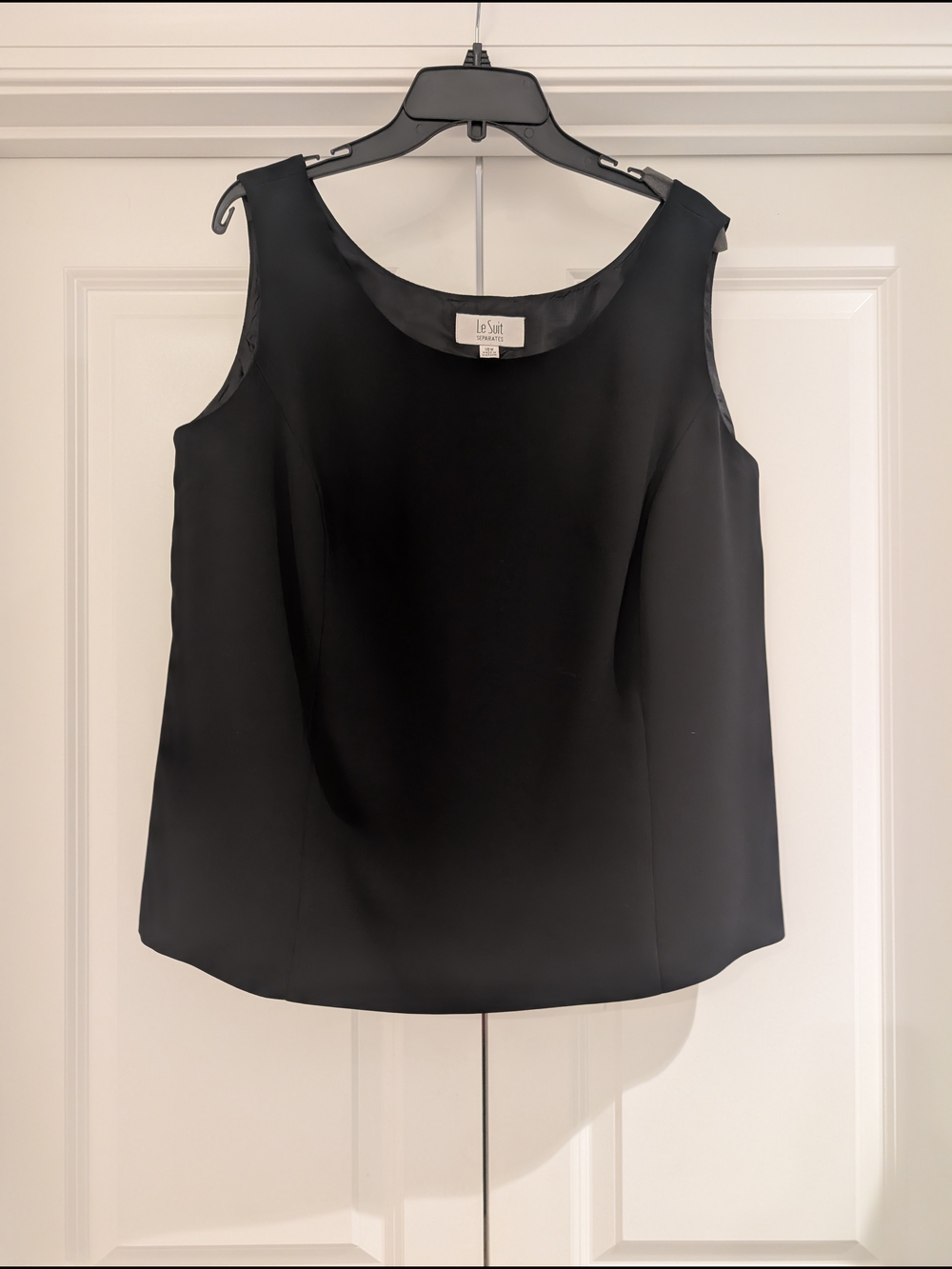Le Suit Black Sleeveless Scoop-Neck Tank Top